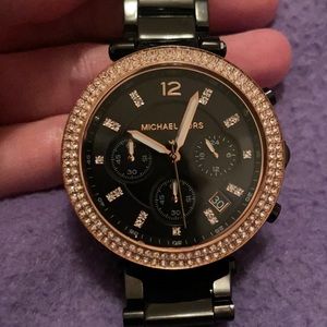 Michael Kors watch🖤💛